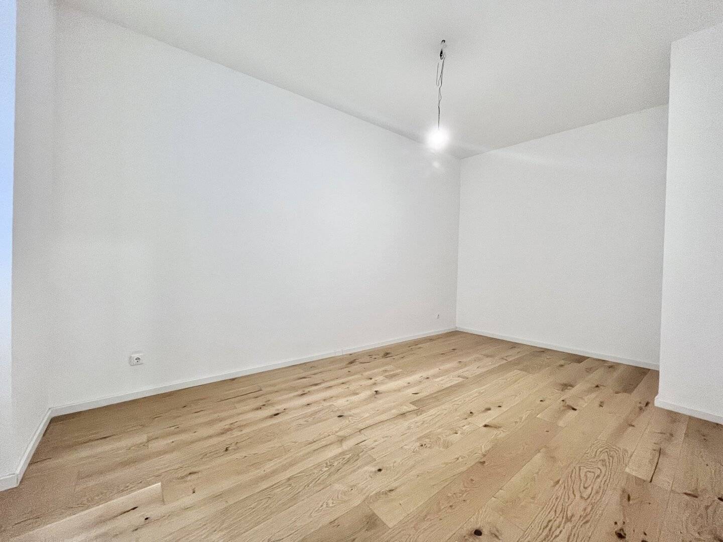 HELL UND MODERN- 2 ZIMMERWOHNUNG MIT BALKON NÄHE SCHLOSS BELVEDERE