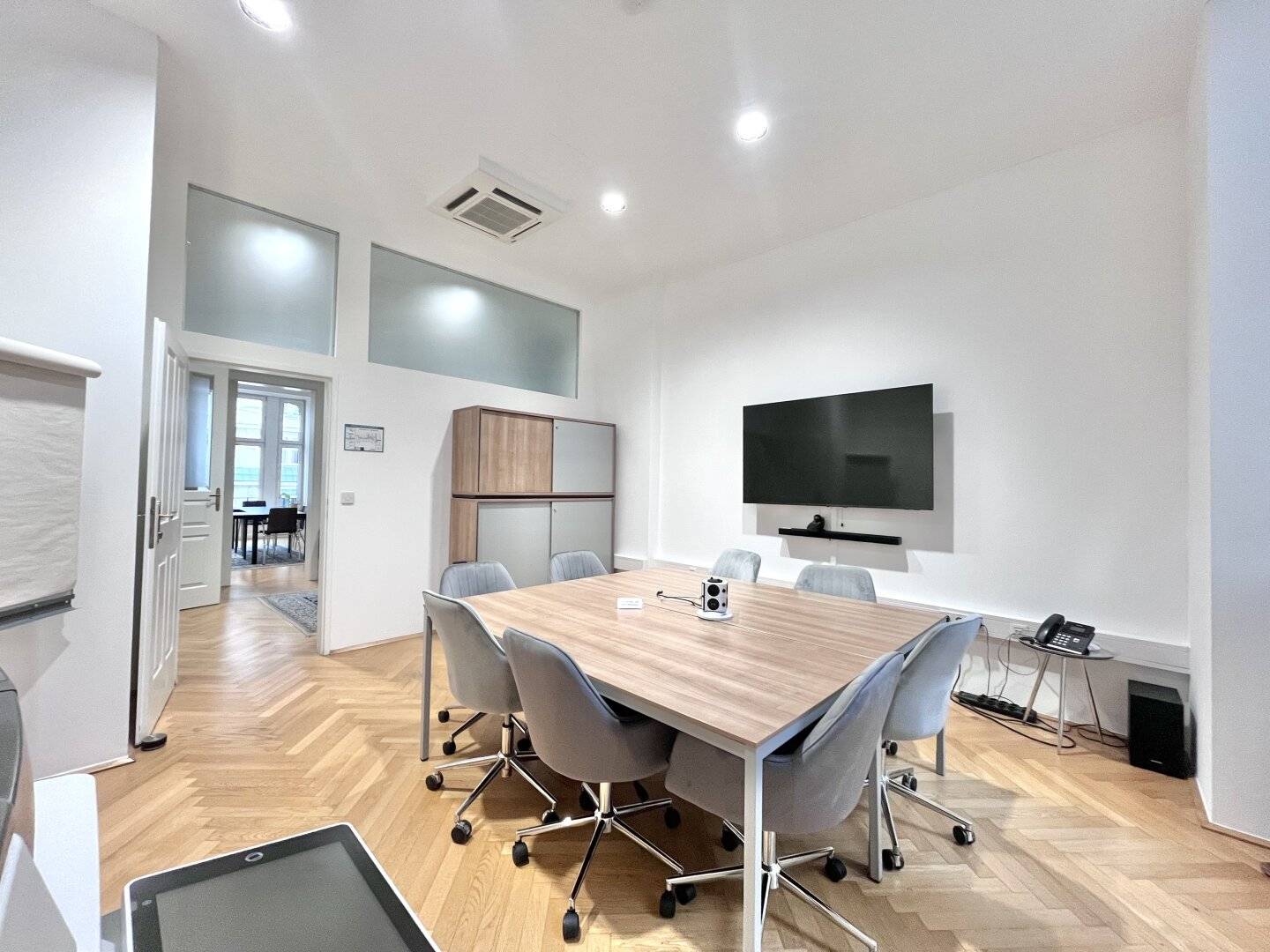 ALL-INCLUSIVE HOFSEITIGES PRESTIGE BÜRO DIREKT AM GRABEN