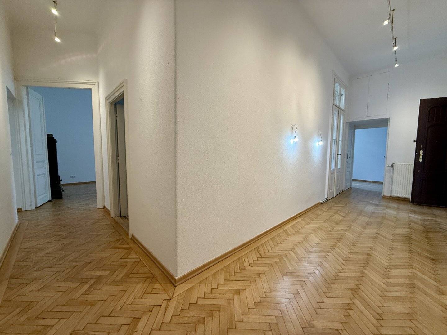 Leben in der Mariahilfer Straße mit Klopfbalkon - Hofruhelage