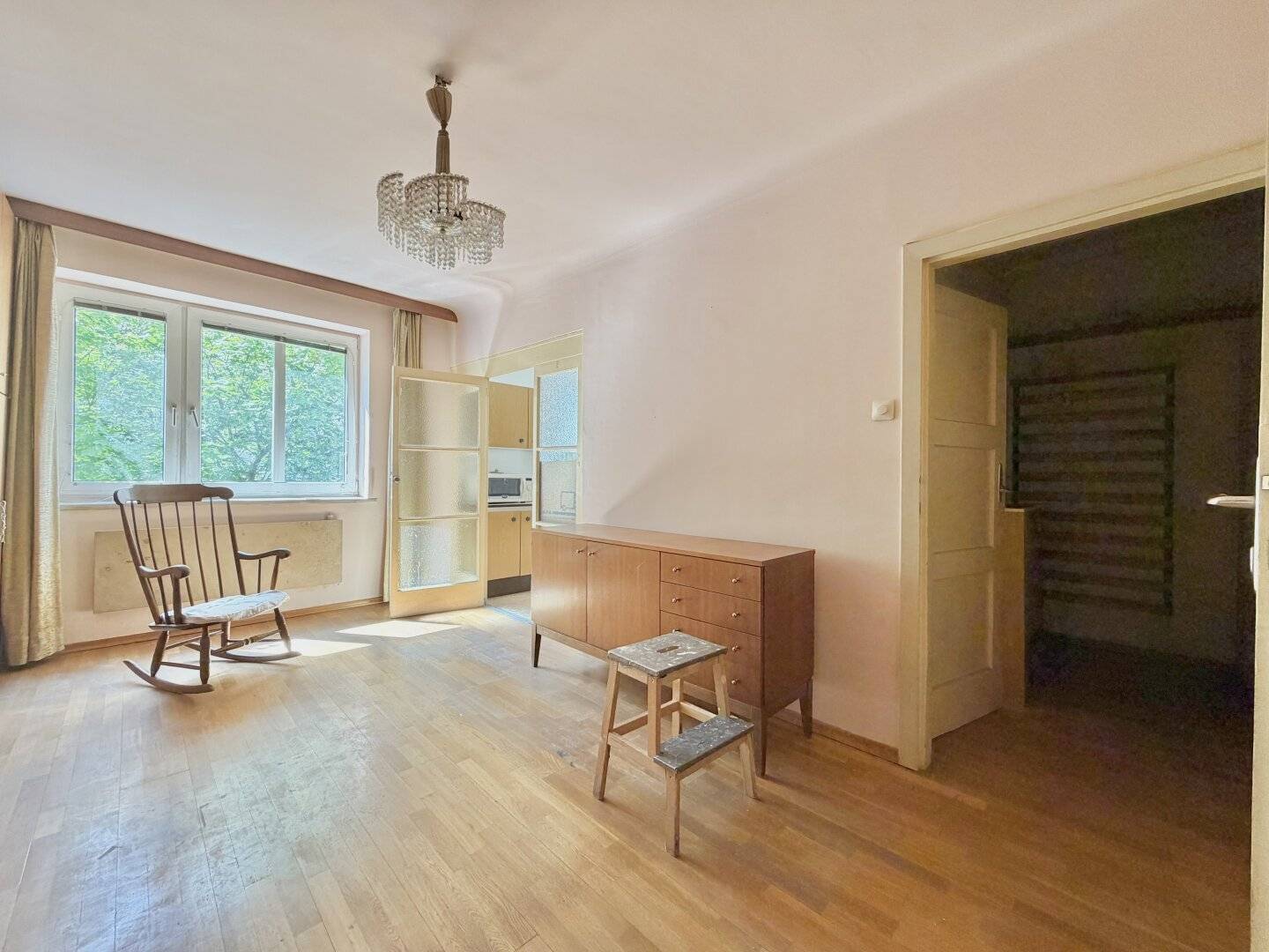 TOP-LAGE NEBEN DER TAUBSTUMMENGASSE – CHARMANTE 1-ZIMMER-WOHNUNG MIT POTENZIAL