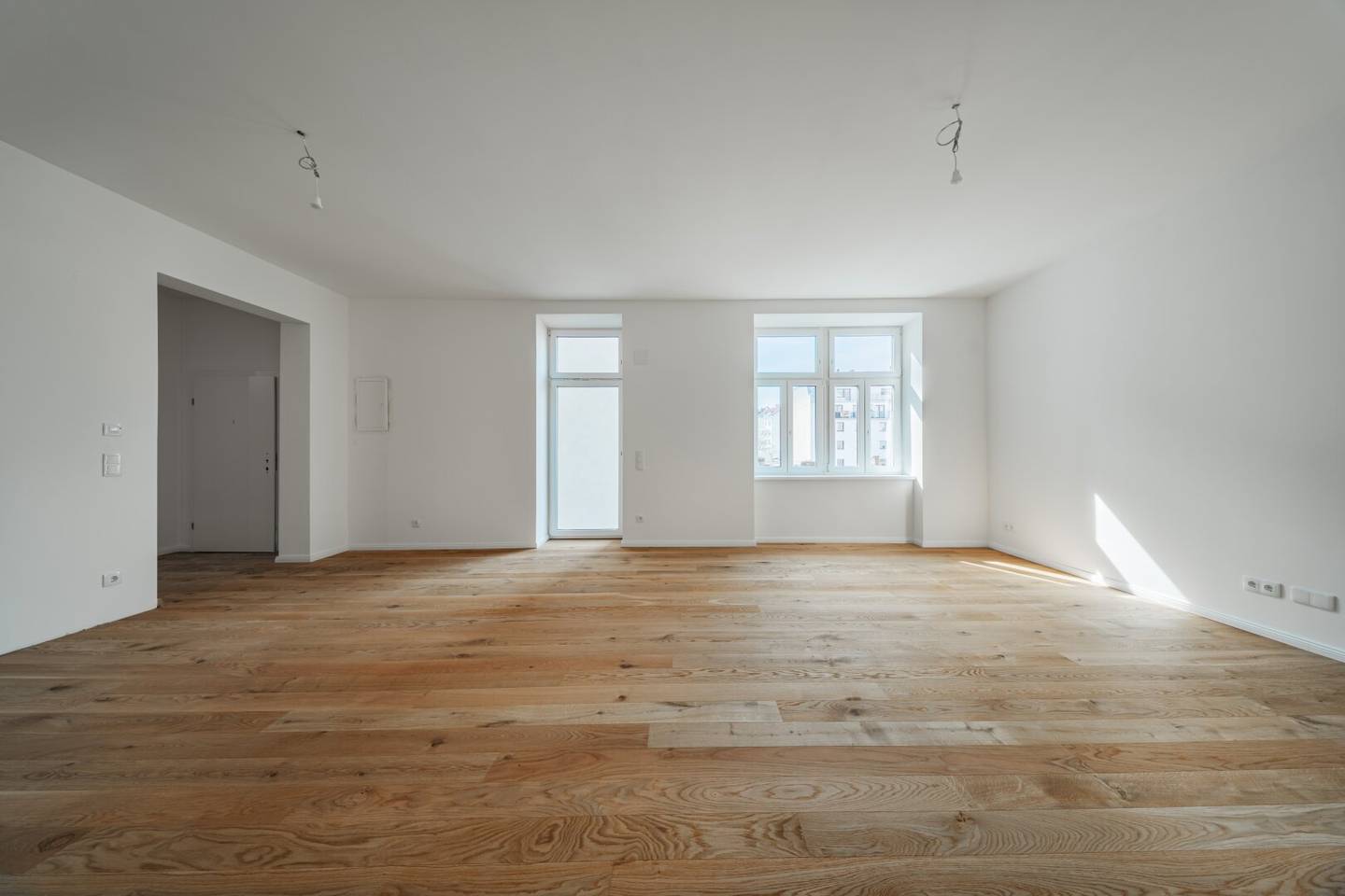 ELEGANZ TRIFFT MODERNE - ERSTBEZUG IM REVITALISIERTEN STILALTBAU - PROVISIONSFREI