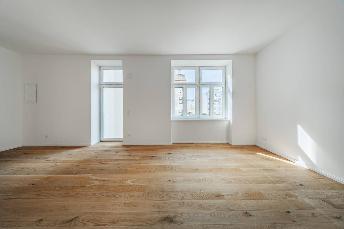 ELEGANZ TRIFFT MODERNE - ERSTBEZUG IM REVITALISIERTEN STILALTBAU - PROVISIONSFREI