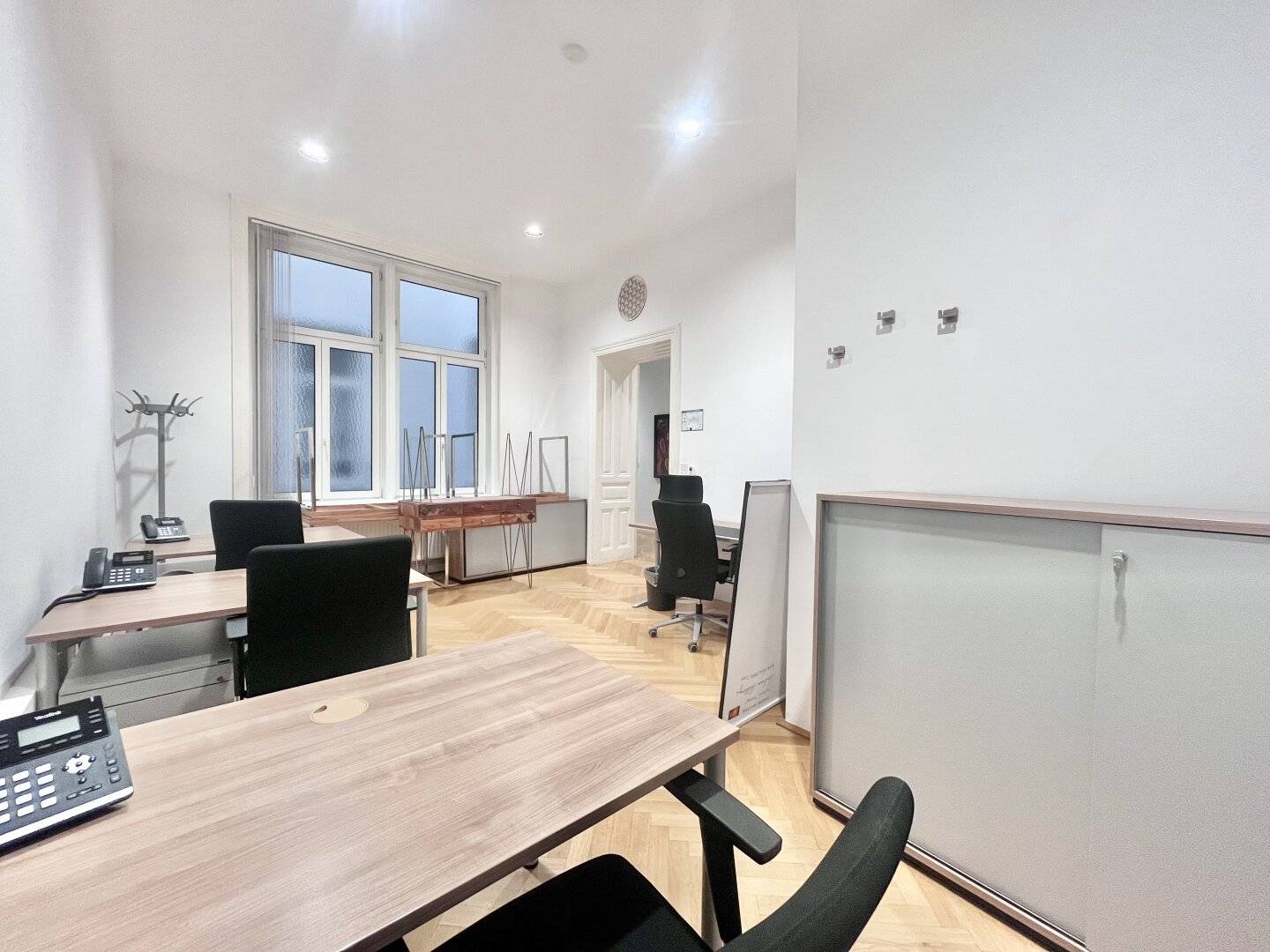 ALL-INCLUSIVE - EXKLUSIVES UND HOFSEITIGES PRIVATE OFFICE DIREKT AM GRABEN