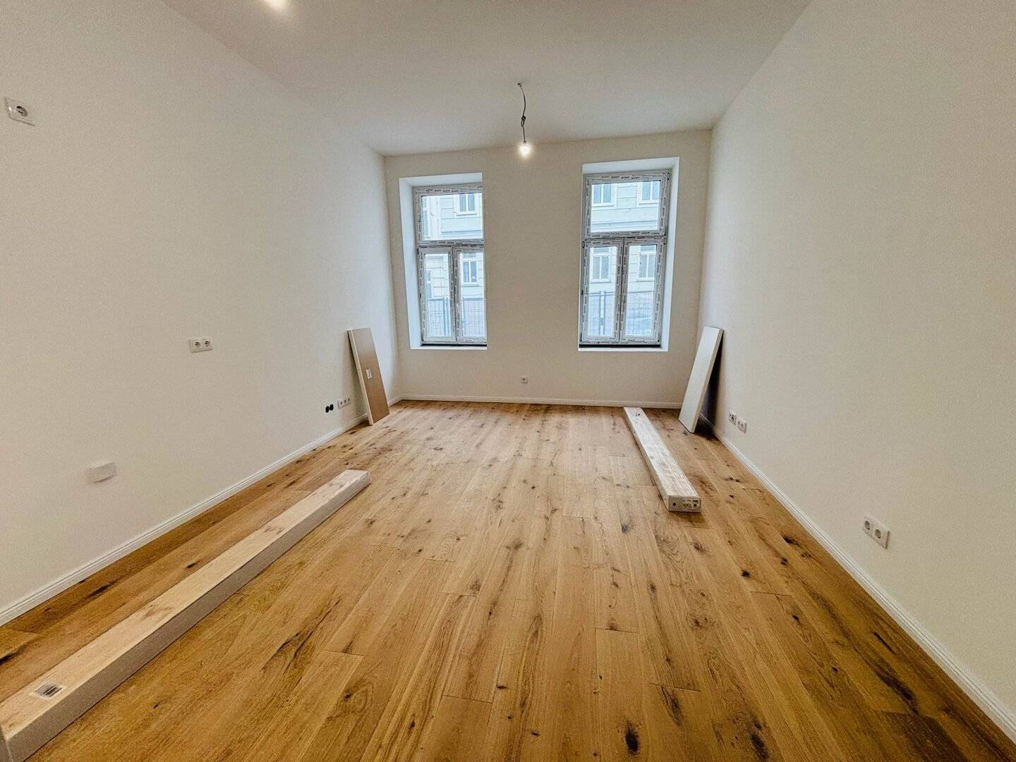 ELEGANZ TRIFFT MODERNE - ERSTBEZUG IM REVITALISIERTEN STILALTBAU - PROVISIONSFREI