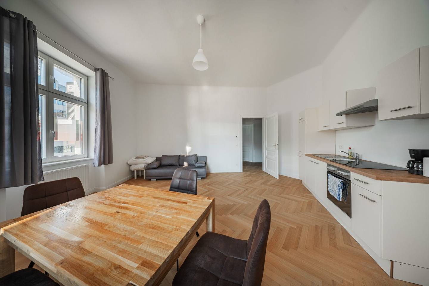 HOCHWERTIG RENOVIERTE 3 ZIMMER ALTBAUWOHNUNG  AUF DER WIEDNER HAUPTSTRASSE