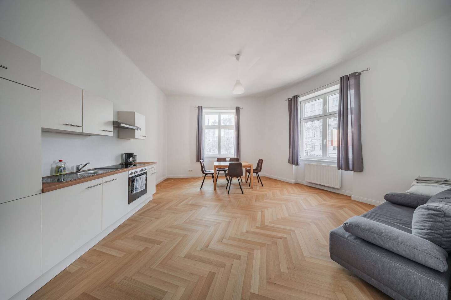 HOCHWERTIG RENOVIERTE 3 ZIMMER ALTBAUWOHNUNG  AUF DER WIEDNER HAUPTSTRASSE