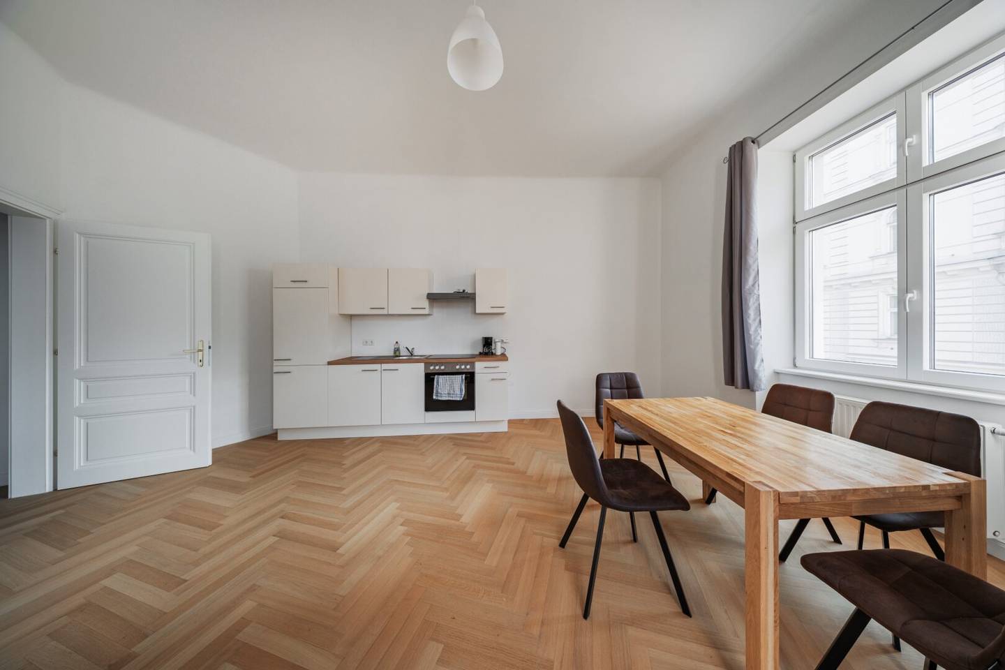 HOCHWERTIG RENOVIERTE 3 ZIMMER ALTBAUWOHNUNG  AUF DER WIEDNER HAUPTSTRASSE