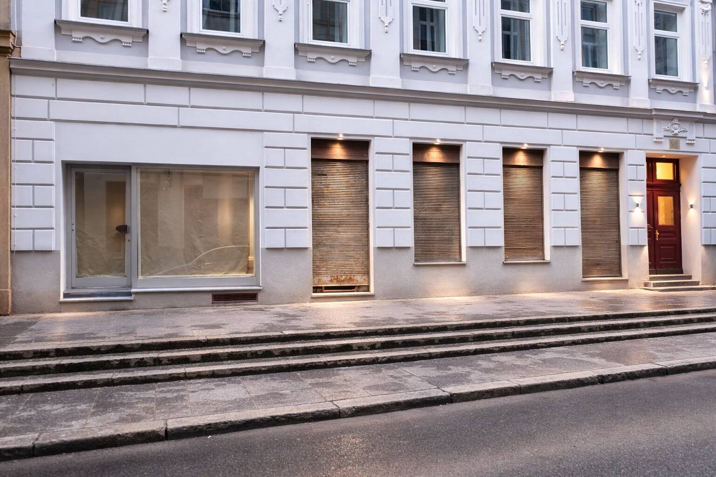 Geschäftslokal - Büro - Praxis - Atelier in guter Lage mit Schaufenster - zur Miete oder zum Kauf
