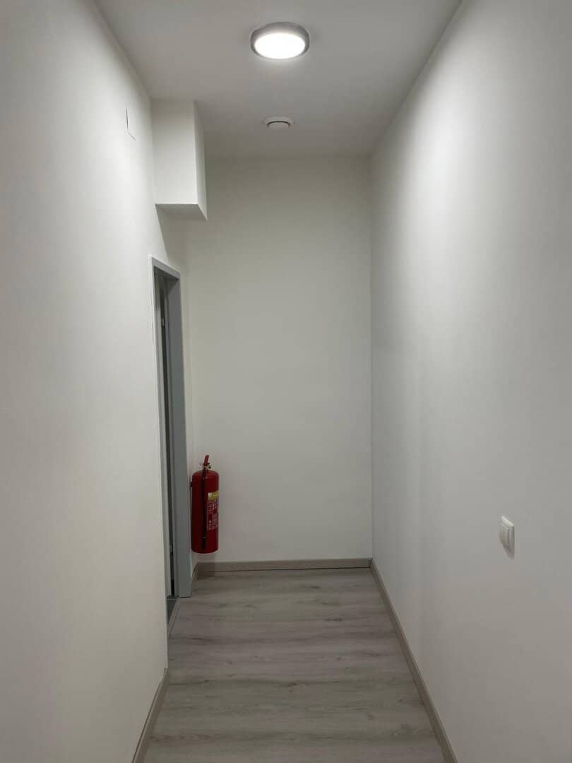 Geschäftslokal - Büro - Praxis - Atelier in guter Lage mit Schaufenster - zur Miete oder zum Kauf