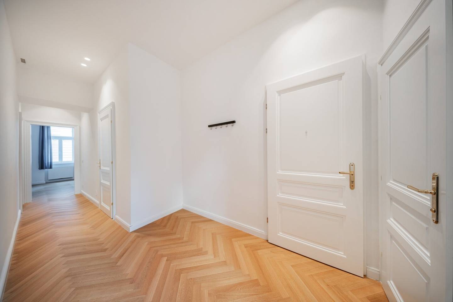 SANIERTE 3-ZIMMER-WOHNUNG MIT 2 BÄDERN + ABSTELLRAUM  AUF DER WIEDNER HAUPTSTRASSE