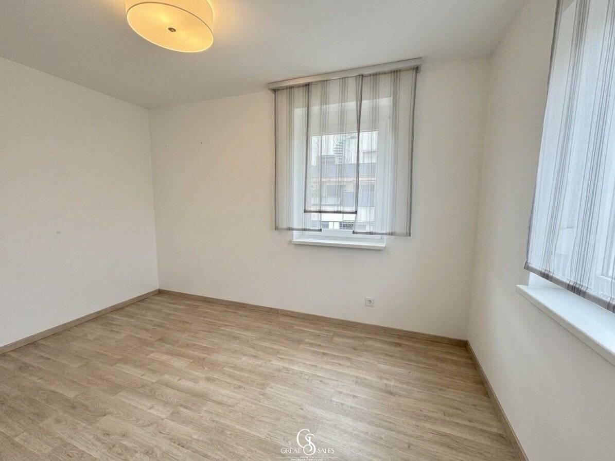 Traumhafte Drei-Zimmer-Eck-Wohnung mit riesiger Südostterrasse und Carportstellplatz