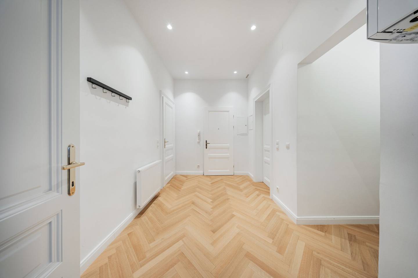 GUT AUFGETEILTE 2 ZIMMER WOHNUNG AUF DER WIEDNER HAUPTSTRASSE