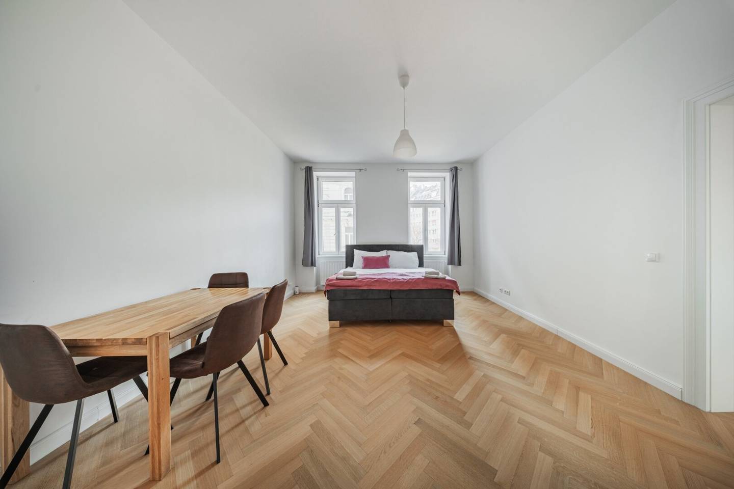 GUT AUFGETEILTE 2 ZIMMER WOHNUNG AUF DER WIEDNER HAUPTSTRASSE