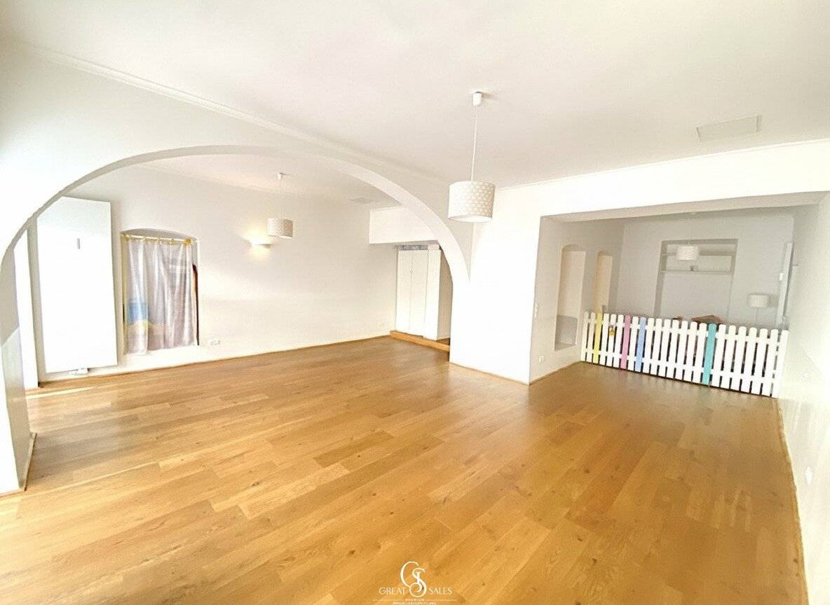 Büroflächen mit großen Schaufenstern in Innenstadtlage