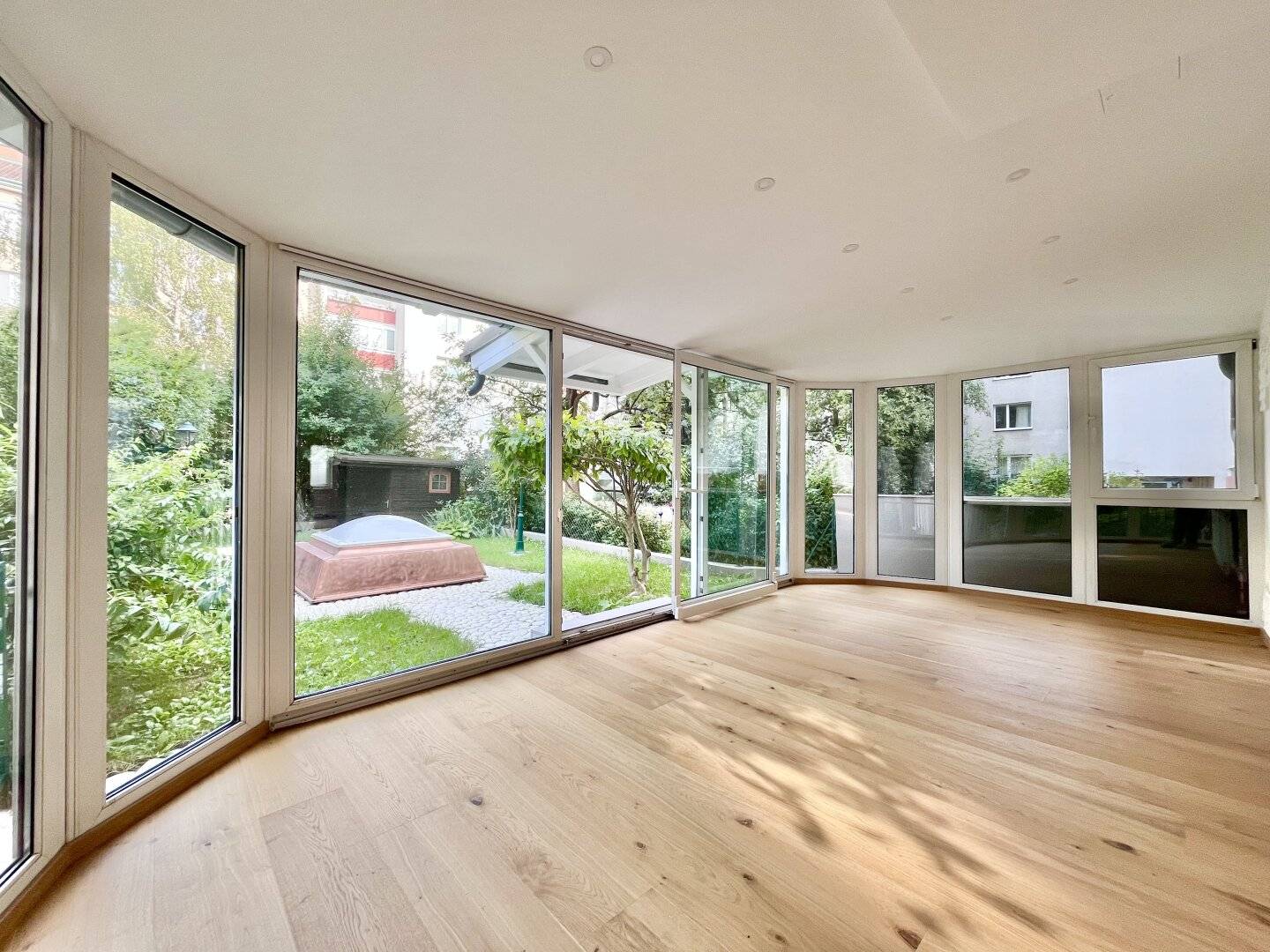ERSTBEZUG NACH SANIERUNG – 3-ZIMMER-GARTENWOHNUNG MIT WINTERGARTEN IN RUHIGER LAGE