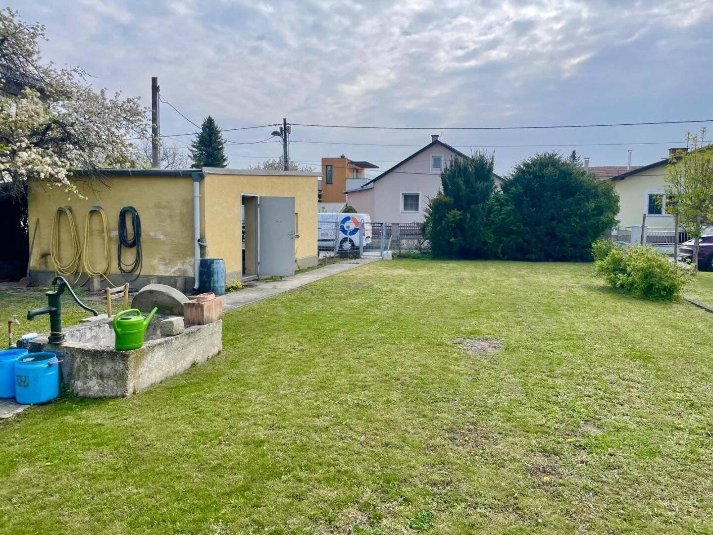 WOHNEN &amp; ENTSPANNEN AUF EIGENGRUND – KLEINES HAUS MIT GARTEN &amp; GARAGE + POTENZIAL