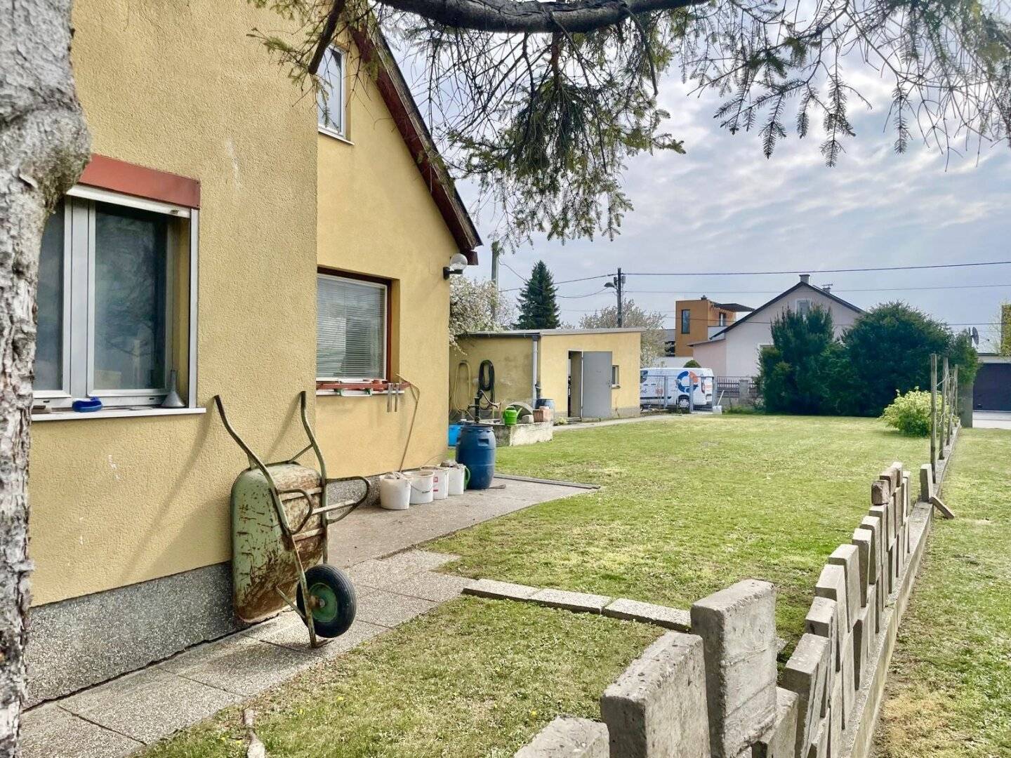 WOHNEN &amp; ENTSPANNEN AUF EIGENGRUND – KLEINES HAUS MIT GARTEN &amp; GARAGE + POTENZIAL