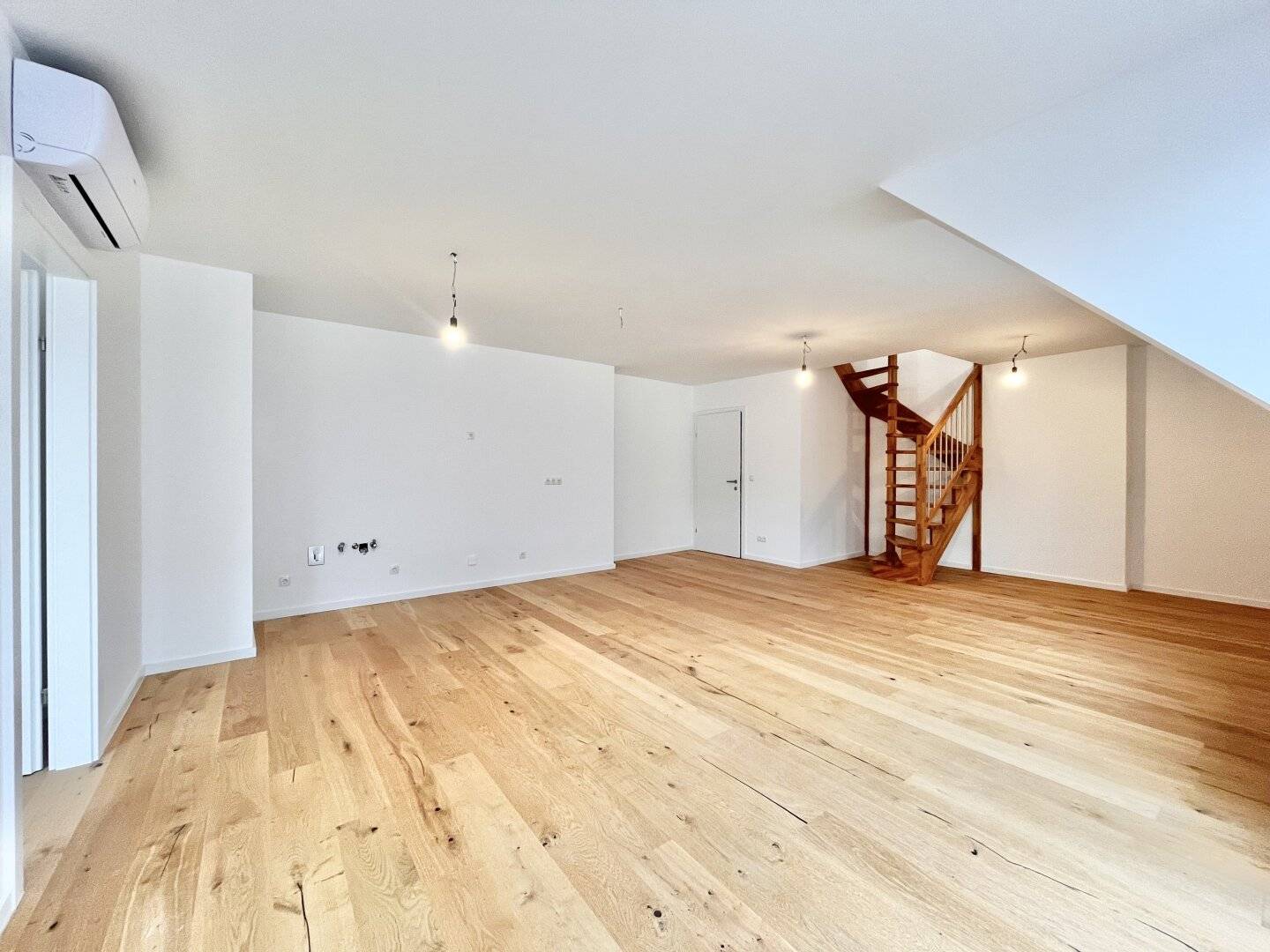 HELL UND MODERN- 3 ZIMMERWOHNUNG MIT BALKON UND TERRASSE AUF 2 EBENEN  NÄHE SCHLOSS BELVEDERE