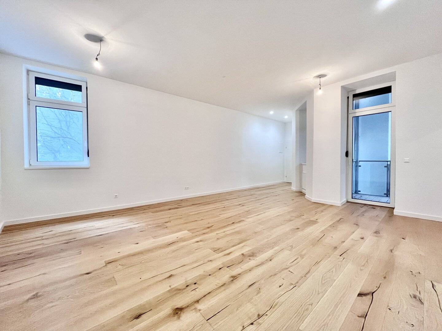 GENERALSANIERTE 2 ZIMMERWOHNUNG MIT BALKON NÄHE SCHLOSS BELVEDERE