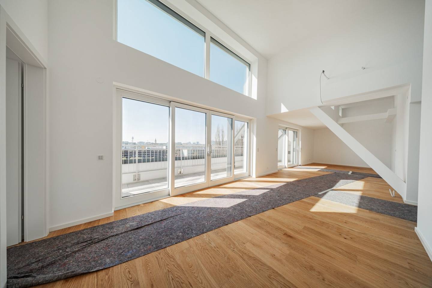 LUXURIÖSES WOHNEN ÜBER DEN DÄCHERN WIENS – 5-ZIMMER-DG-WOHNUNG NAHE PRATER