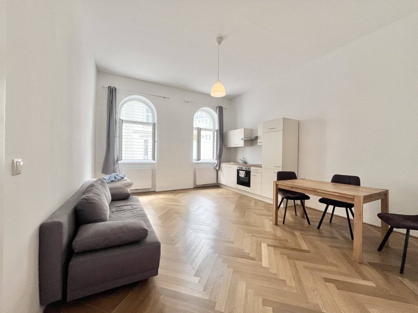 HELL UND MODERN- 2 ZIMMERWOHNUNG AUF DER WIEDNER HAUPTSTRASSE