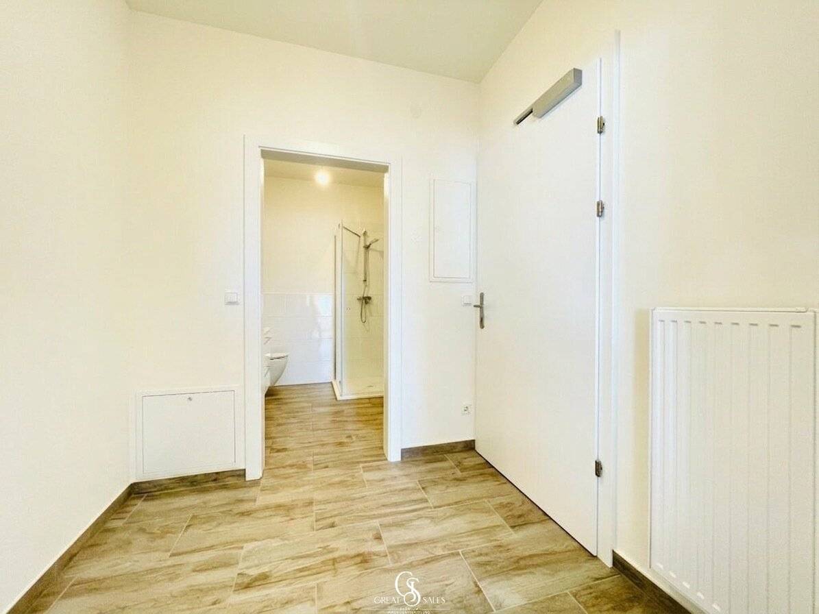 Historischer Charme trifft modernen Wohnkomfort: 3-Zimmer-Wohnung mit Dachterrasse & Parkplatz - Erstbezug!