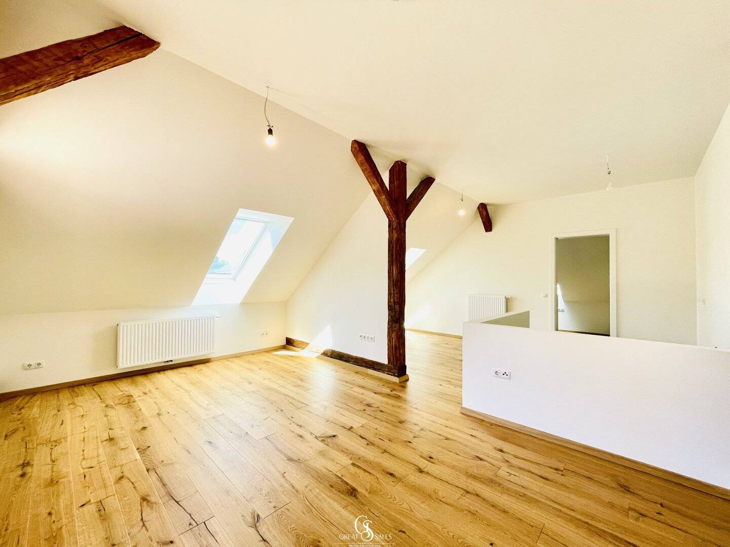 Historischer Charme trifft modernen Wohnkomfort: 3-Zimmer-Wohnung mit Dachterrasse & Parkplatz - Erstbezug!