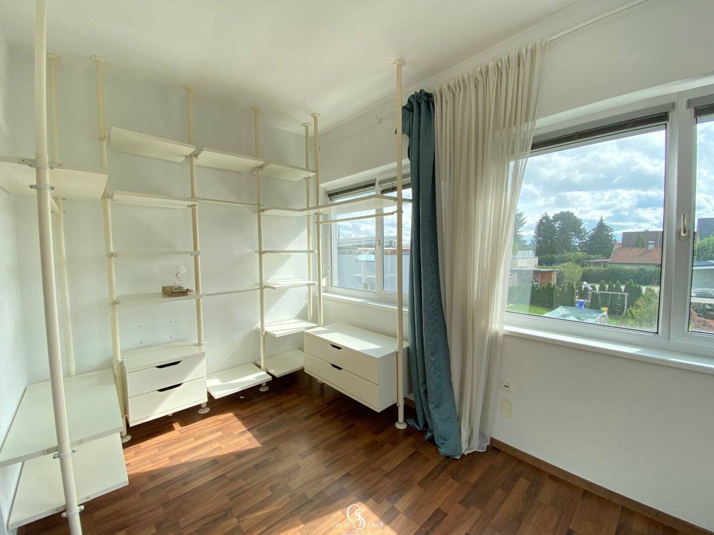Moderne Terrassenwohnung mit Loft-Charakter in Pirka – sonnig, ruhig & bestens angebunden