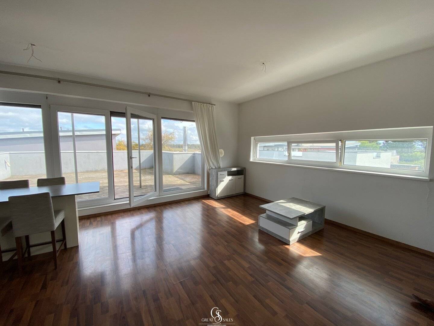 Moderne Terrassenwohnung mit Loft-Charakter in Pirka – sonnig, ruhig & bestens angebunden