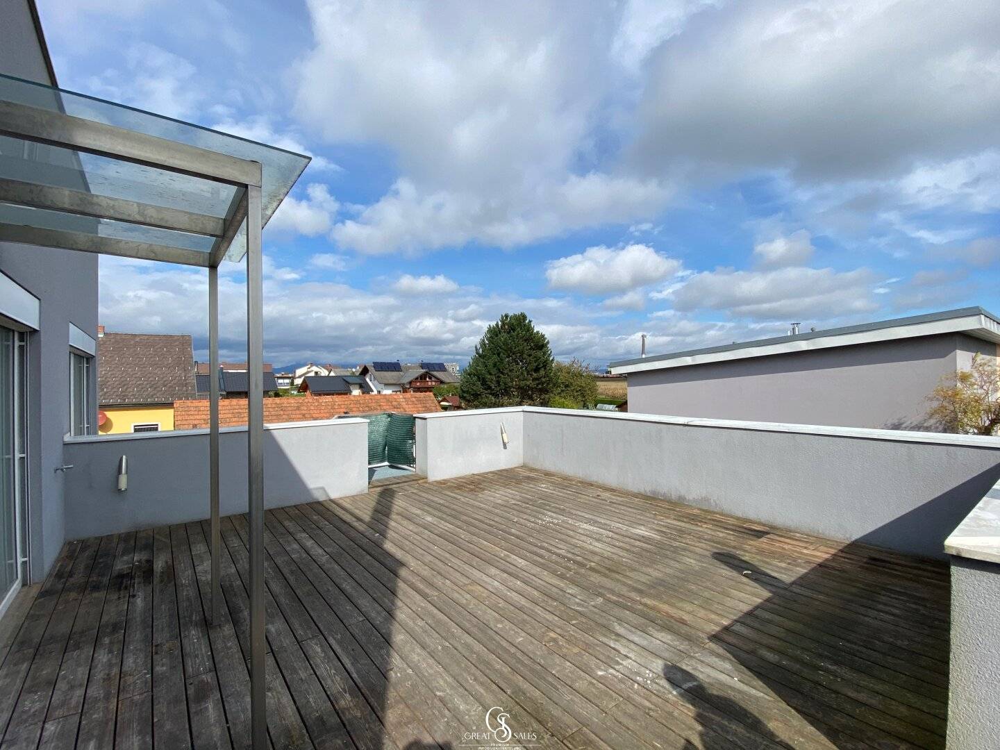 Moderne Terrassenwohnung mit Loft-Charakter in Pirka – sonnig, ruhig & bestens angebunden