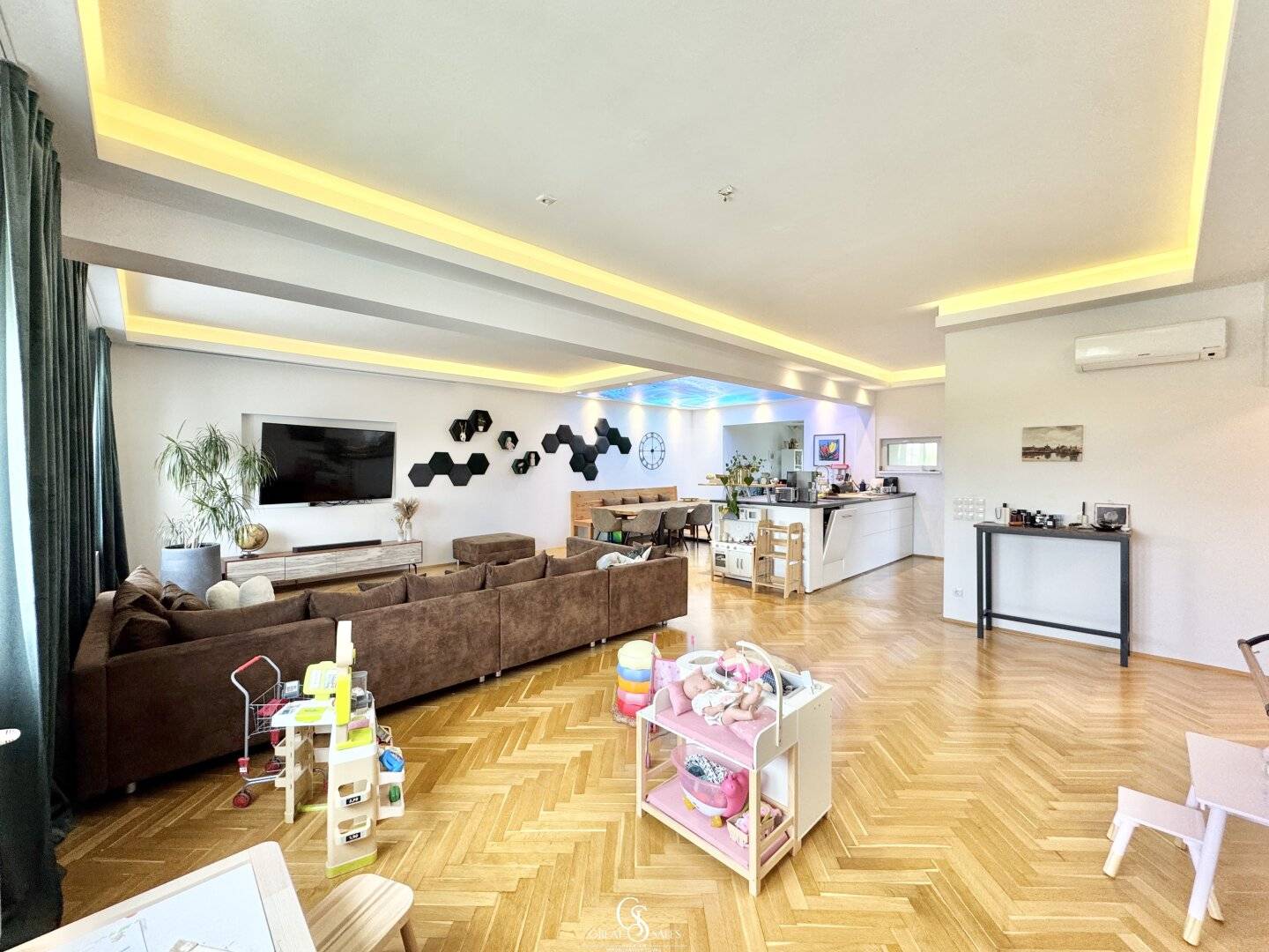Exklusive 4,5-Zimmer-Wohnung mit 156 m² Wohnfläche, Garten, Terrasse, Garage und hochwertiger Ausstattung