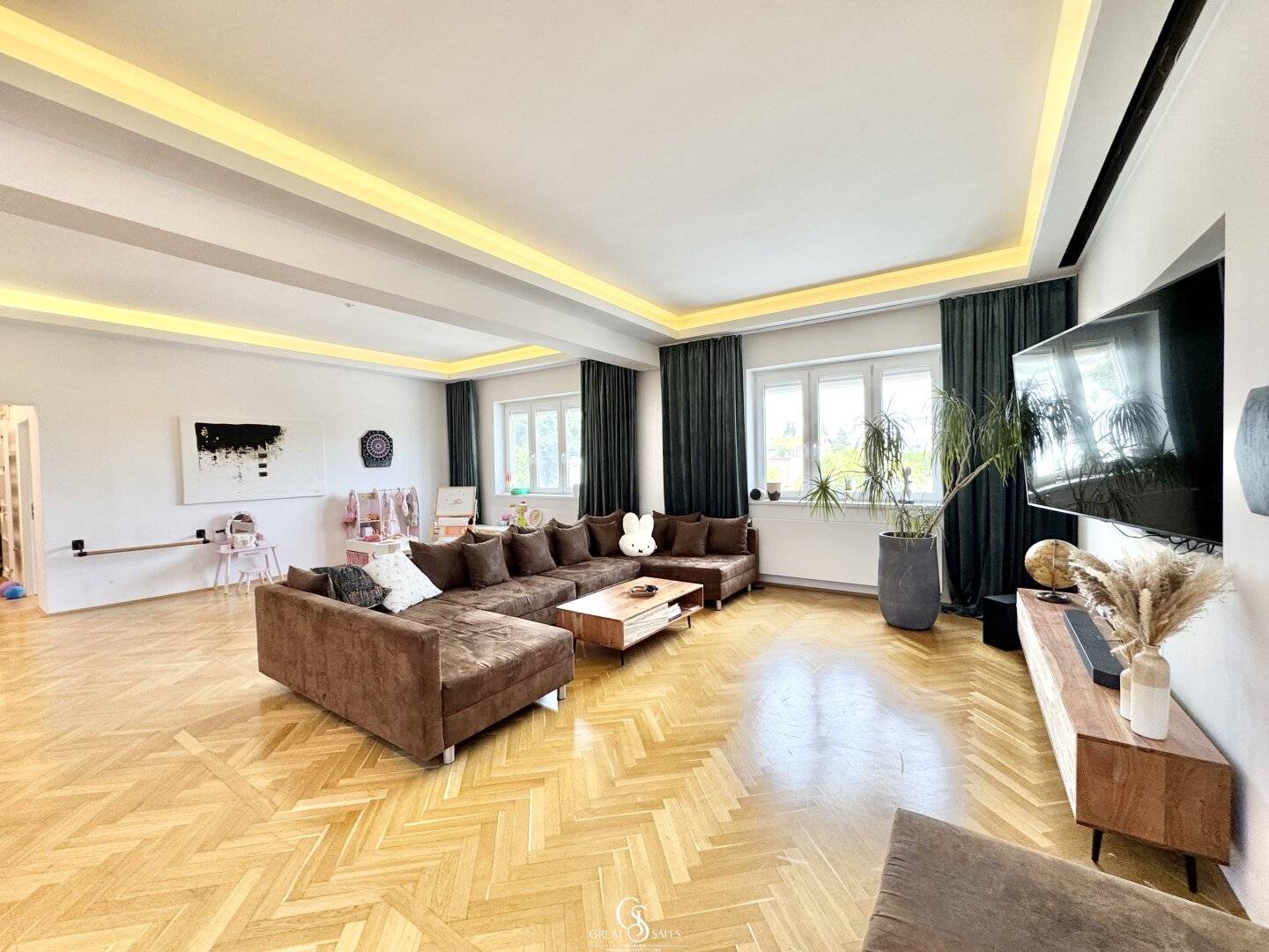 Exklusive 4,5-Zimmer-Wohnung mit 156 m² Wohnfläche, Garten, Terrasse, Garage und hochwertiger Ausstattung