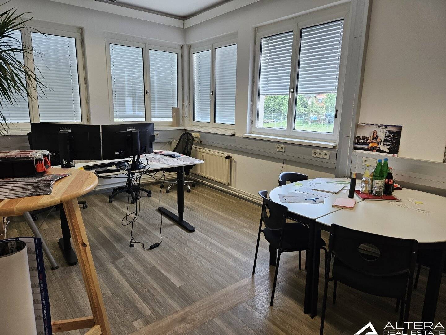 Feldkirchen bei Graz! - Büroflächen mit ca. 400m² samt befahrbarem Keller ca. 900m² mit LKW's und überdachte Freiflächen-Box ca. 120m²