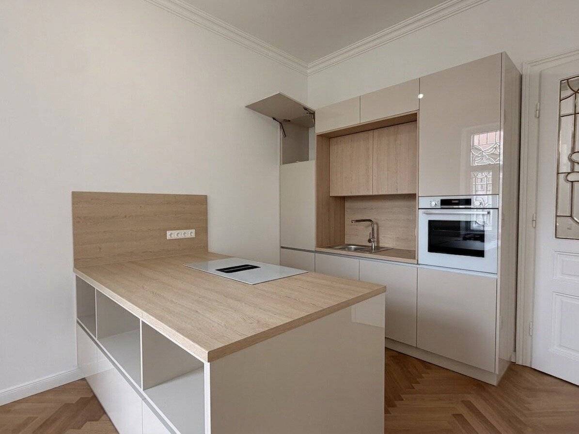 Laurentiusplatz - Erstbezug nach Generalsanierung, zentraler 5 Zimmer Altbau