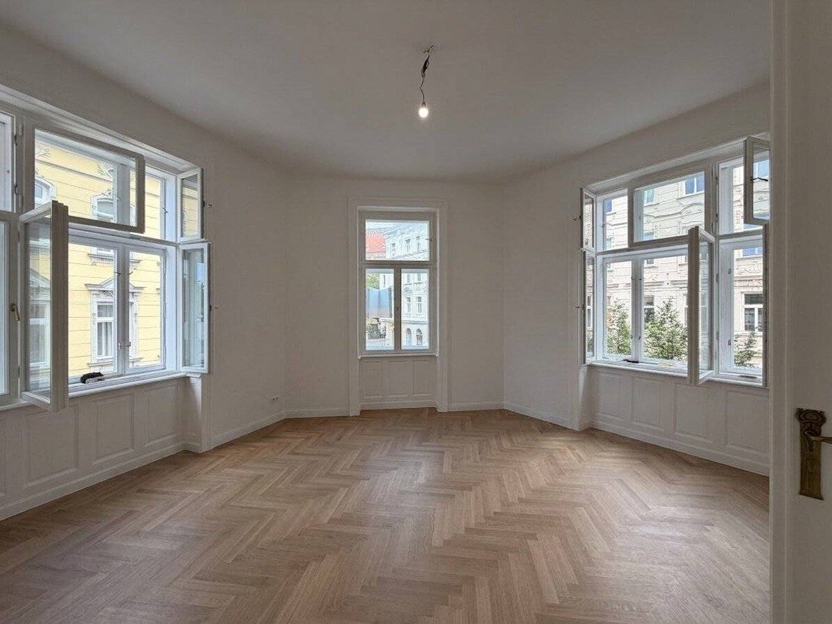 Laurentiusplatz - Erstbezug nach Generalsanierung, zentraler 5 Zimmer Altbau