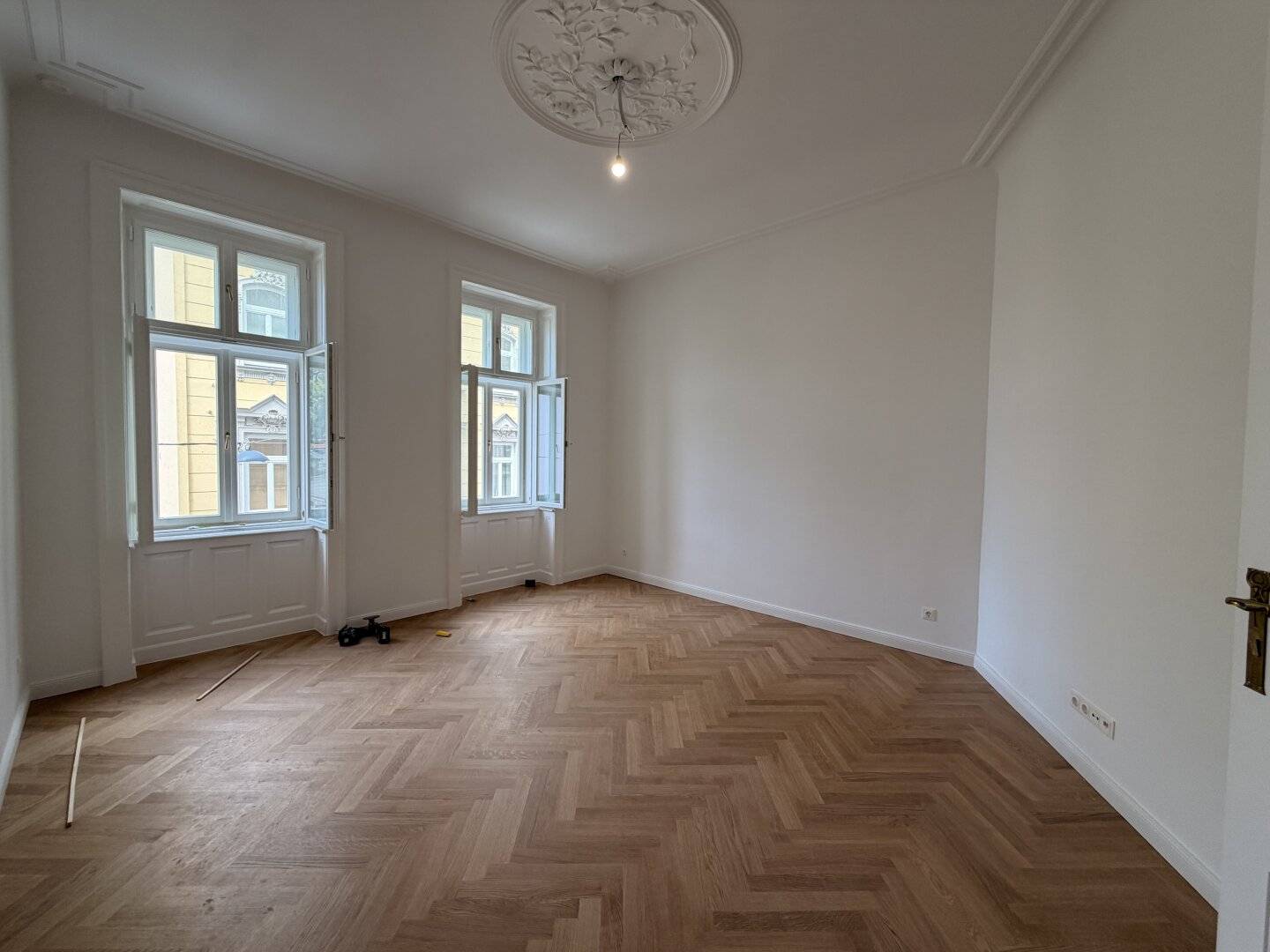 Laurentiusplatz - Erstbezug nach Generalsanierung, zentraler 5 Zimmer Altbau