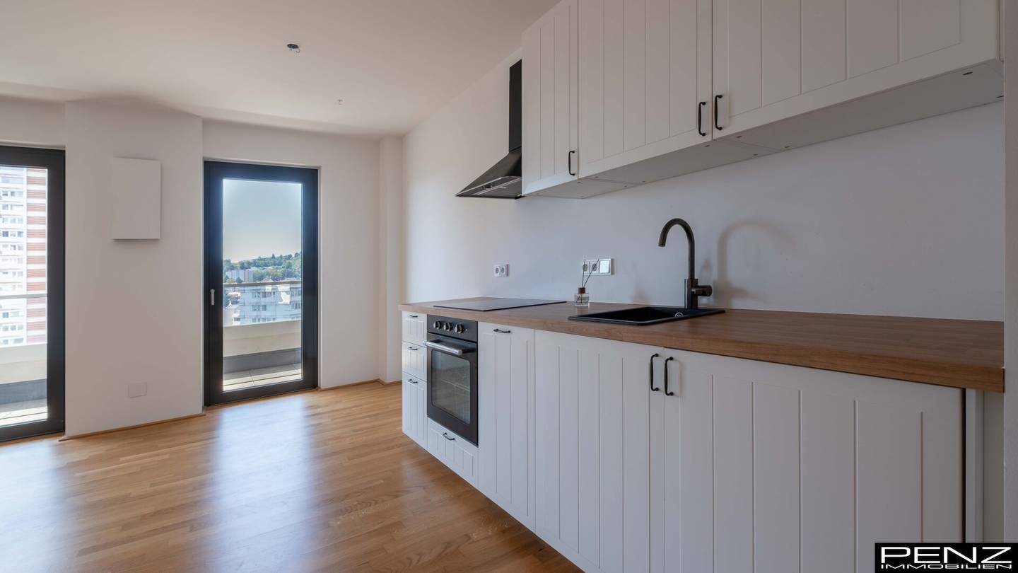 LINZ: Bruckner Tower. Microflat mit Fernblick