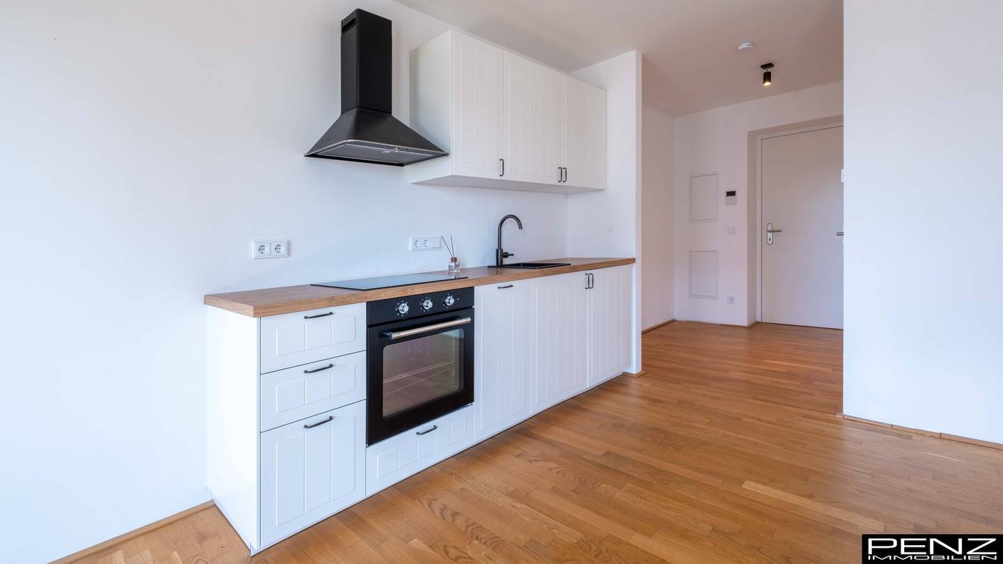 LINZ: Bruckner Tower. Microflat mit Fernblick