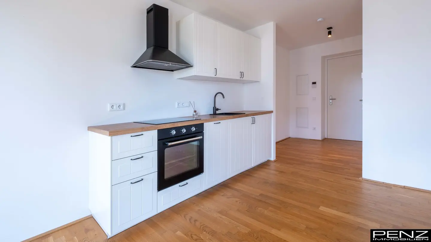 LINZ: Bruckner Tower. Microflat mit Fernblick