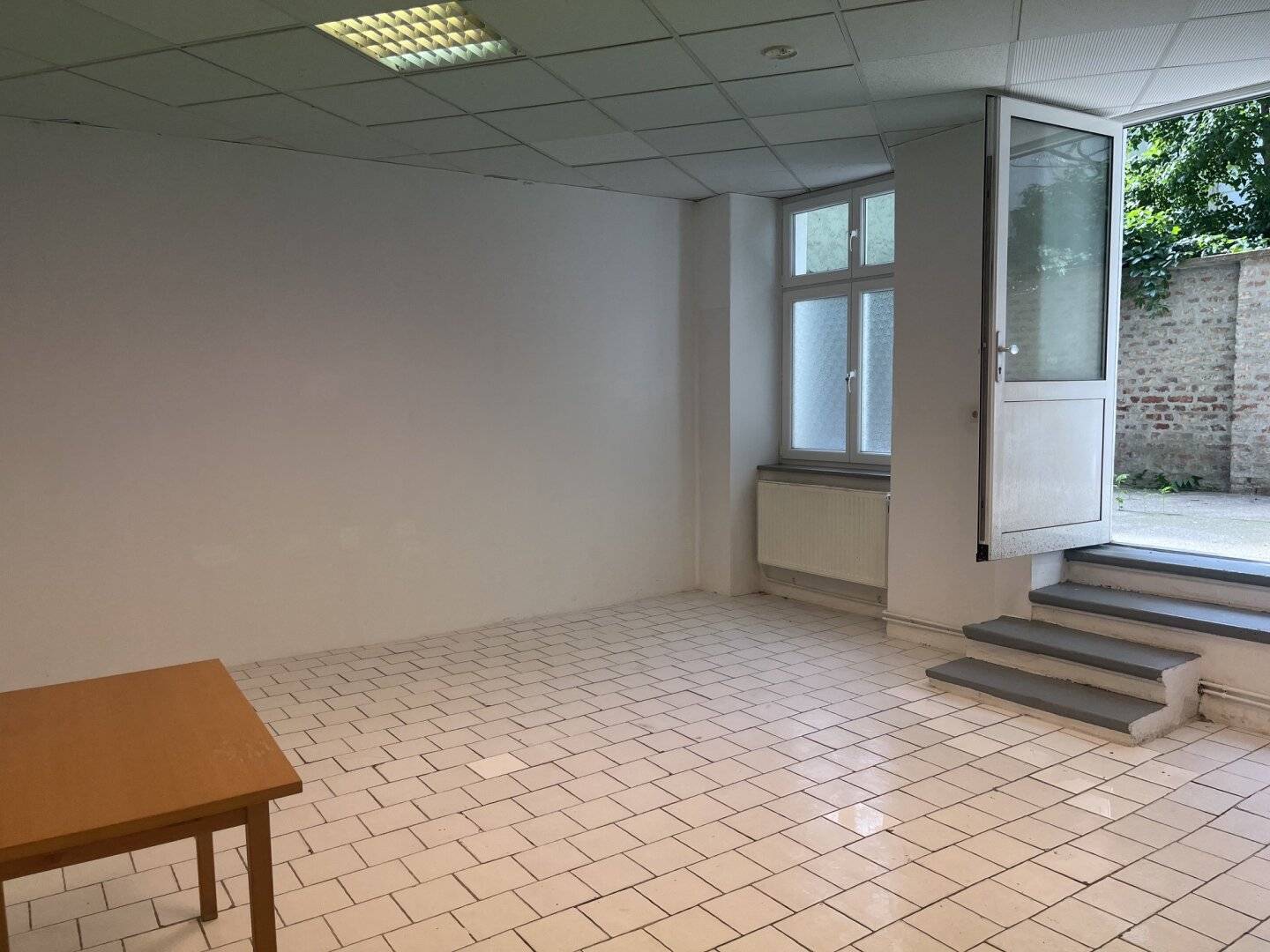 Bräuhausgasse - hofseitiges Souterrainlokal mit Garten bzw. Terrasse zu vermieten