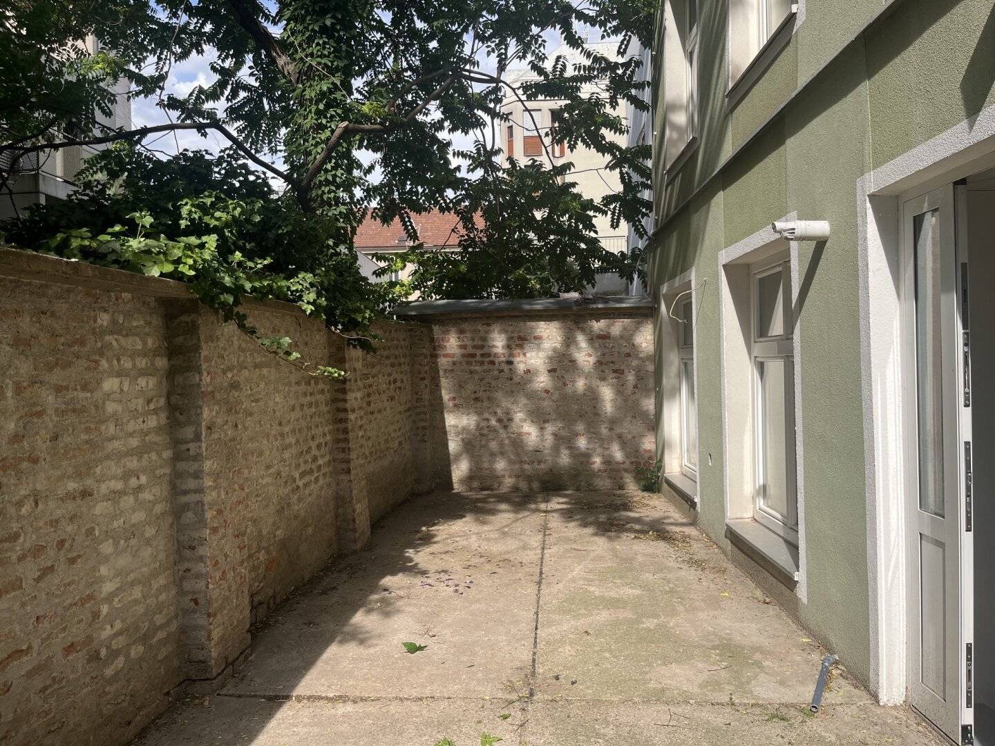 Bräuhausgasse - hofseitiges Souterrainlokal mit Garten bzw. Terrasse zu vermieten