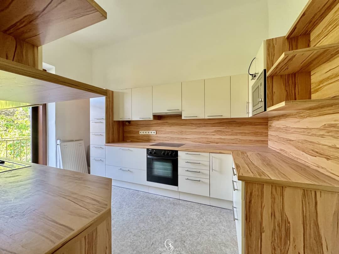 Schöne-3-Zimmer-Albauwohnung mit Balkon in zentraler Lage