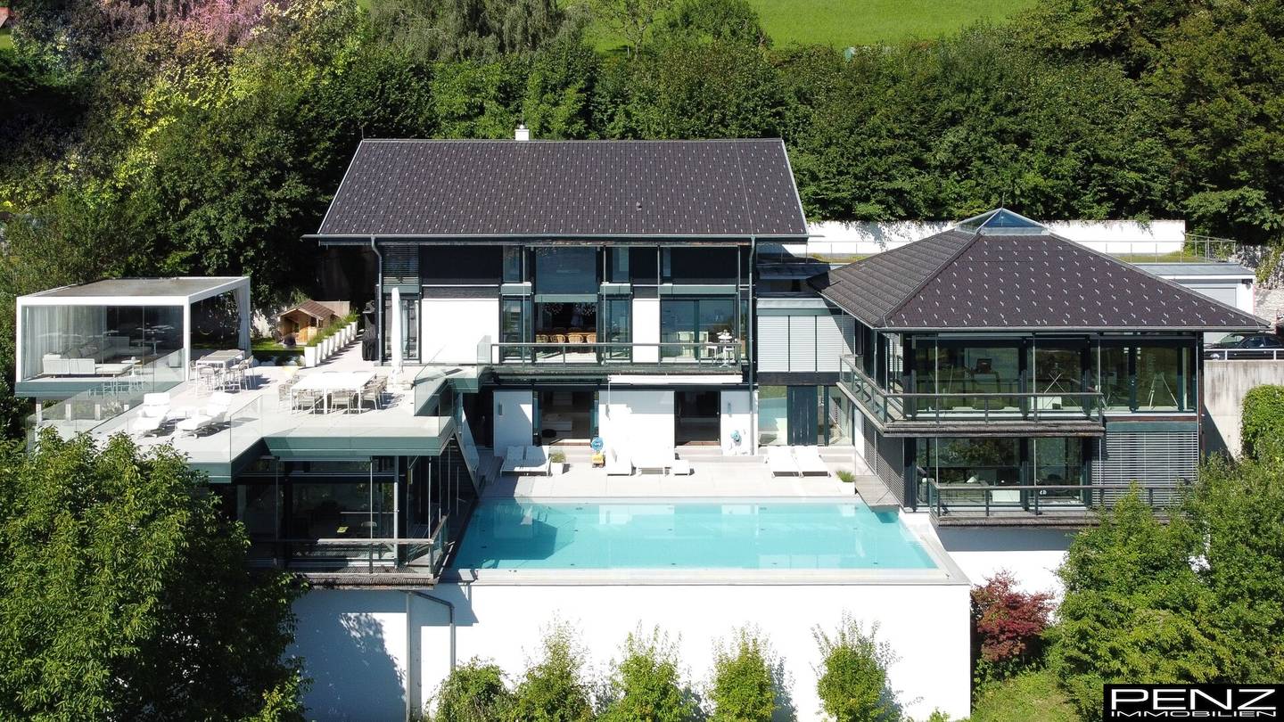 MONDSEE: Private Estate am Mondseeberg - Infinity Pool & unverbaubarer Seeblick