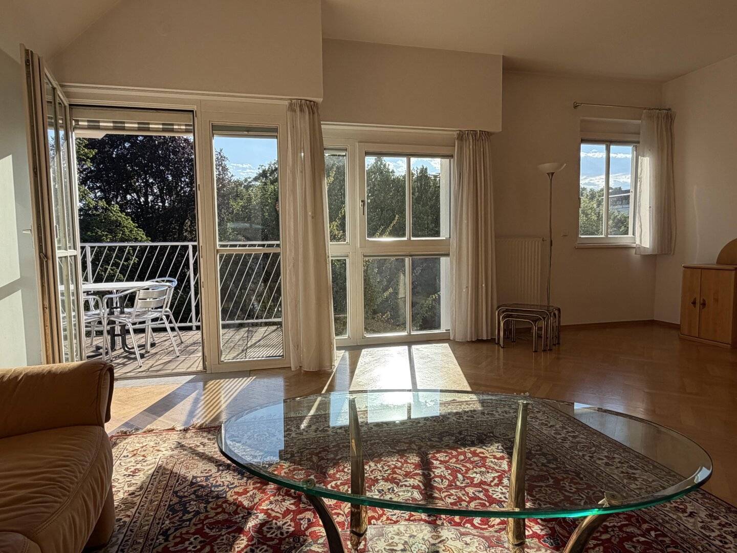 Geweygasse - 3 Zimmer DG mit 2 Balkonen und parkähnlichem Gemeinschaftsgarten