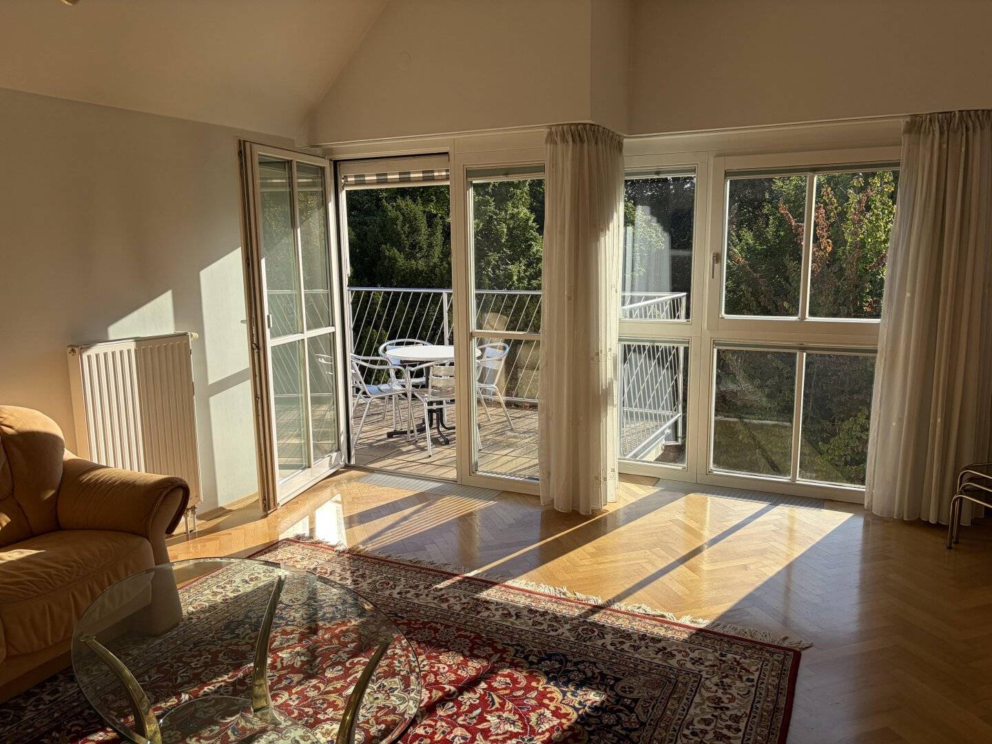 Geweygasse - 3 Zimmer DG mit 2 Balkonen und parkähnlichem Gemeinschaftsgarten