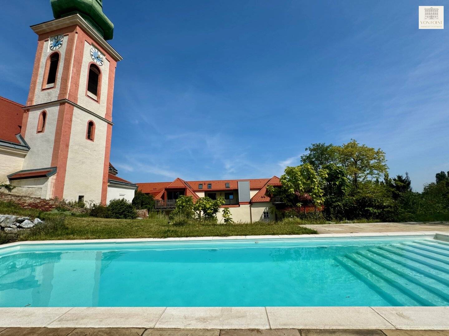 RESIDING AT FREIHOF in the Heart of the Vineyards - Historical Charm Combined with the Spirit of Modernity