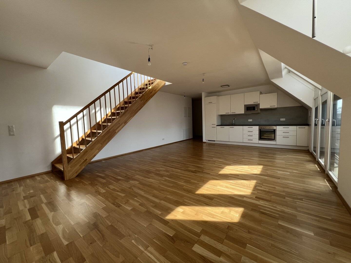 Baujahr 2020 - 4 Zimmer DG-Maisonette mit 15,75m2 Terrasse