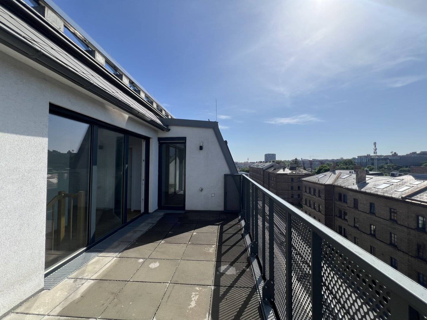 Baujahr 2020 - 4 Zimmer DG-Maisonette mit 15,75m2 Terrasse