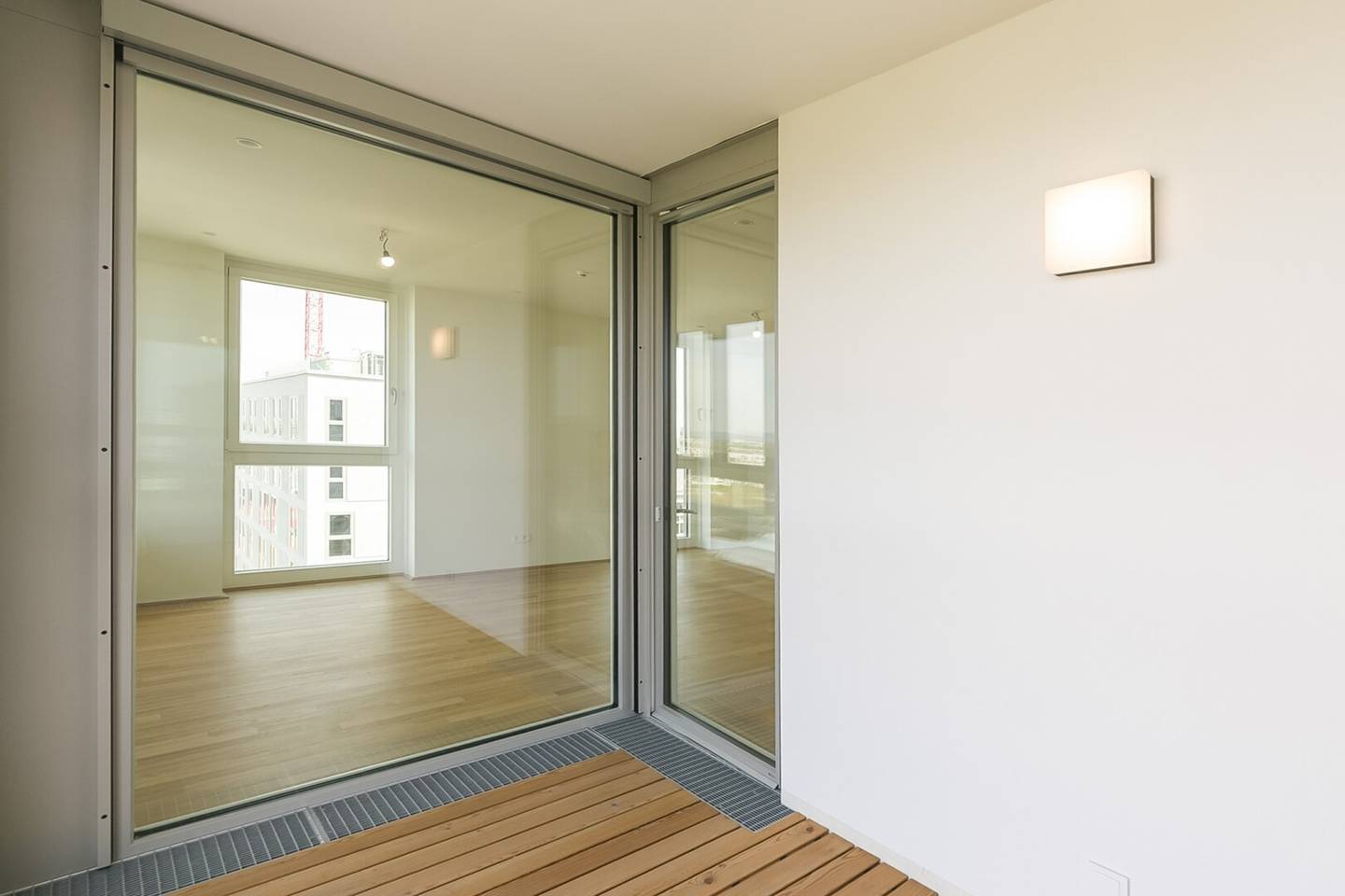V22 Living - 3 Zimmer im 11. Stock mit Fernblick und Rooftop Pool