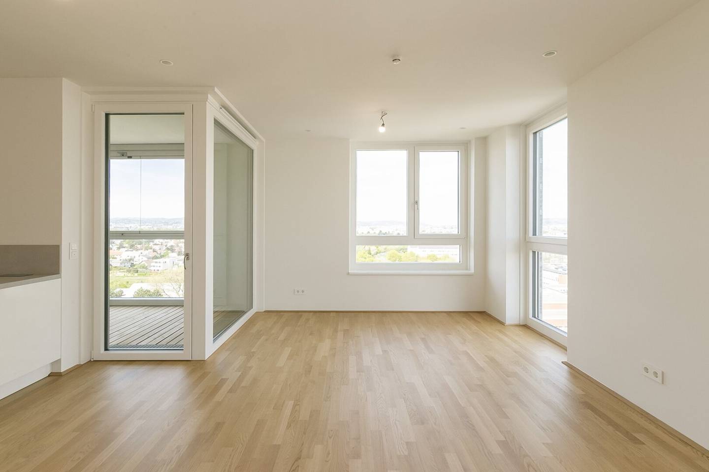 V22 Living - 3 Zimmer im 11. Stock mit Fernblick und Rooftop Pool